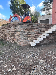 Mur pierre soutènement et marche escalier en pierre de taille